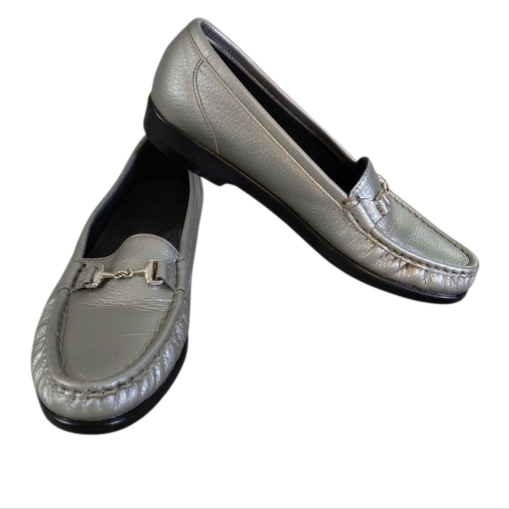 NEW SAS Metro Wonen's Tripad Comfort Leather Metallic Silver Penny Loafers 6.5
